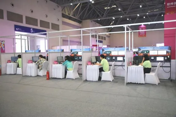 助力第二届“一带一路”国际技能大赛智能汽车软件技术表演赛顺利举办