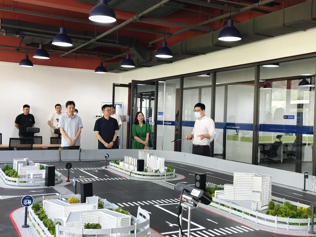 上海行健职业学院一行到访PA视讯国际教育科技集团参观研讨